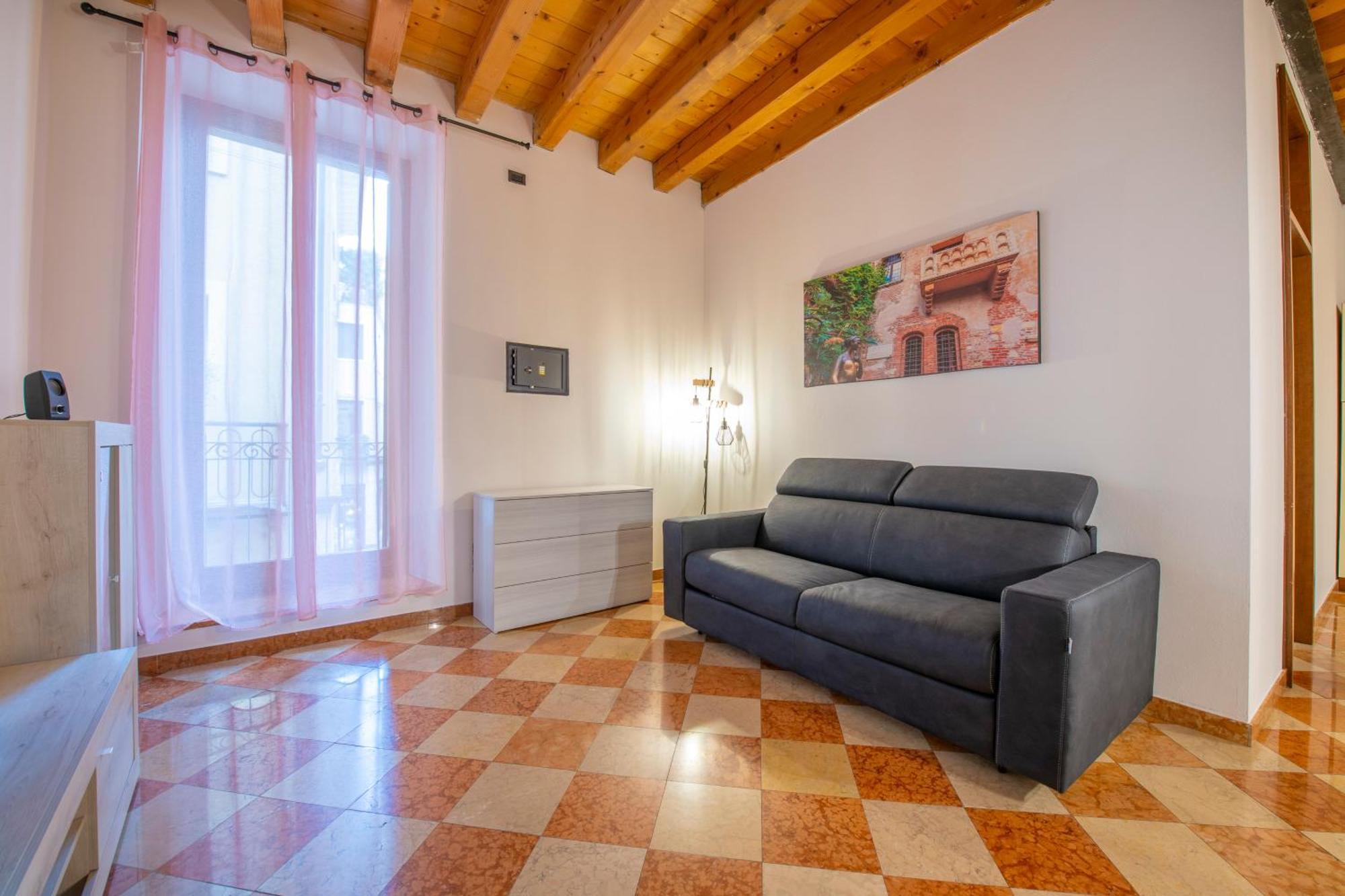 -Near Arena & Giuletta- Pet Friendly Mazzini Palace 베로나 외부 사진